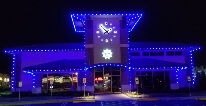 Custom Commercial Christmas Lighting-Get your business in the Christmas spirit with hassle free Christmas Lighting.